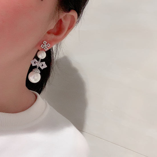 Elizabeth Pearl Earrings